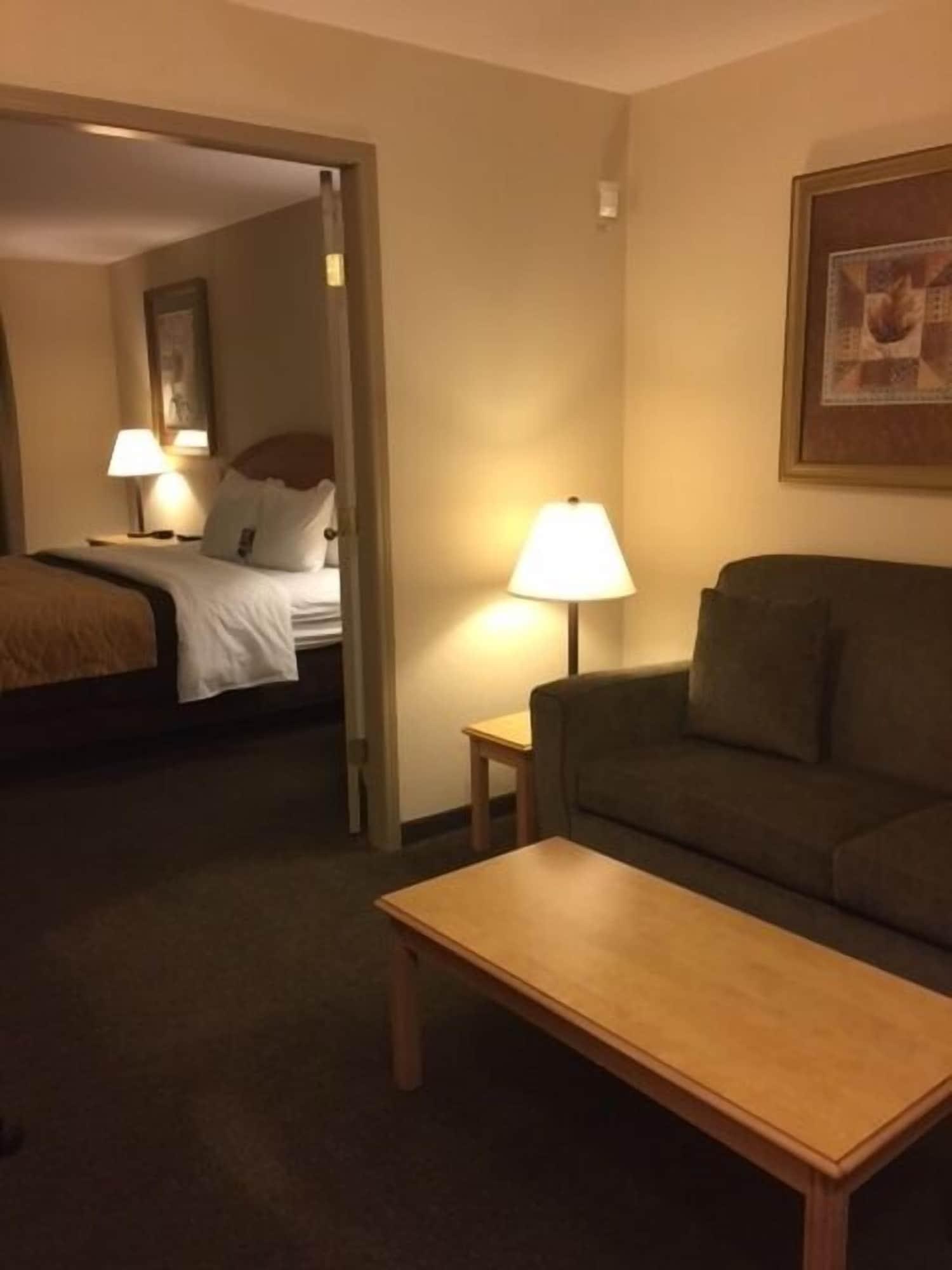 Comfort Inn & Suites Салмон Арм Экстерьер фото