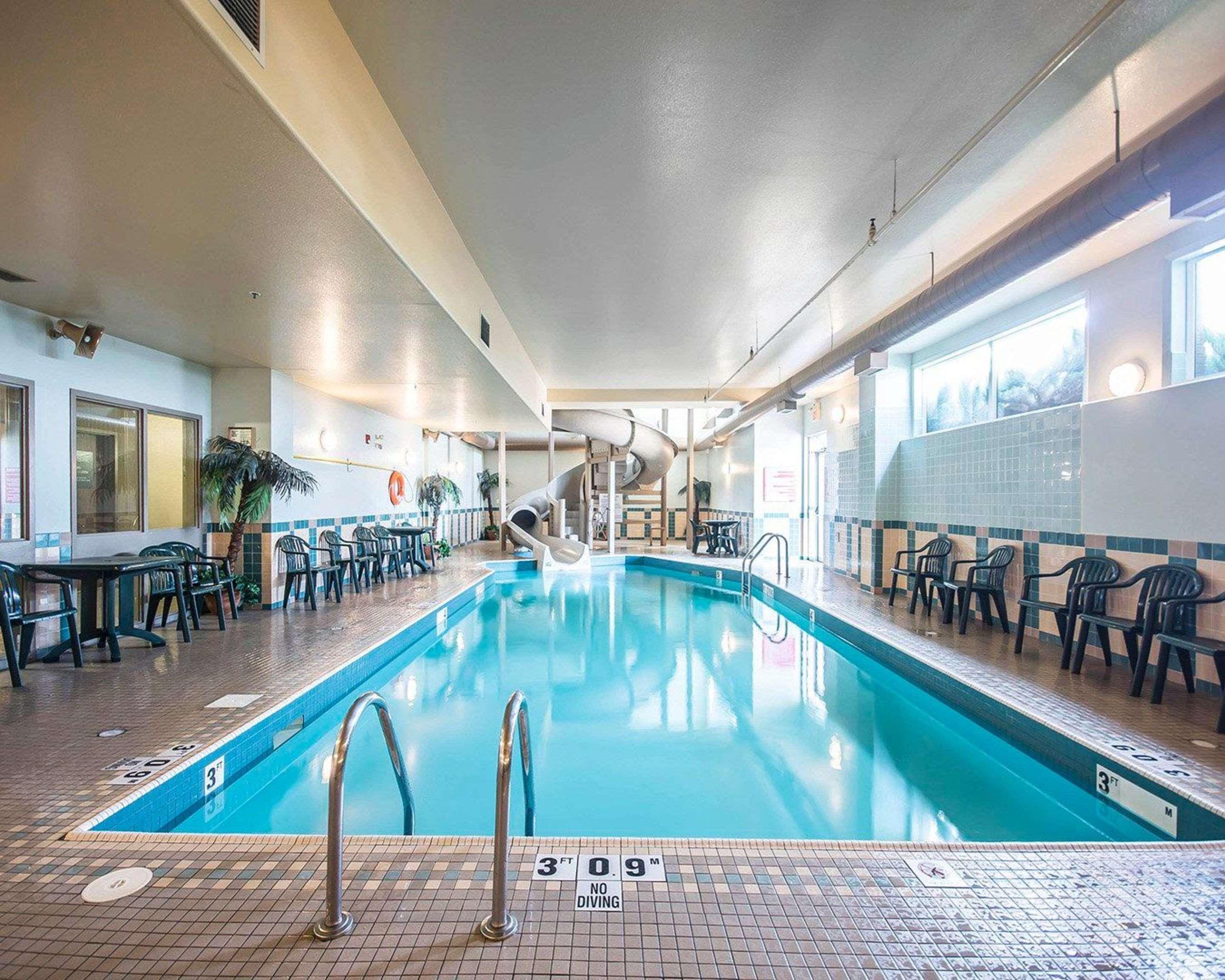Comfort Inn & Suites Салмон Арм Экстерьер фото