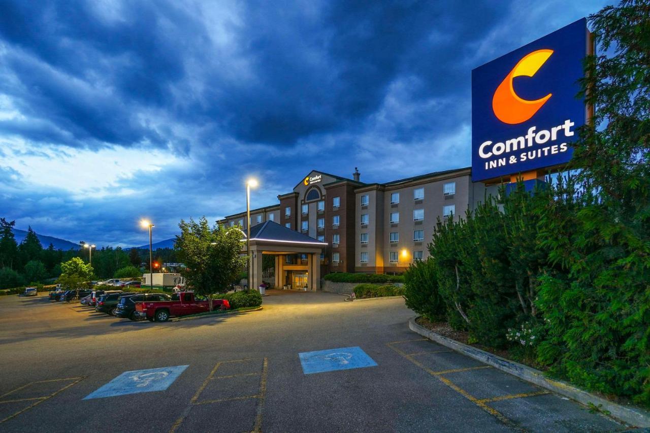 Comfort Inn & Suites Салмон Арм Экстерьер фото