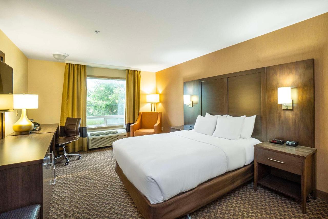 Comfort Inn & Suites Салмон Арм Экстерьер фото