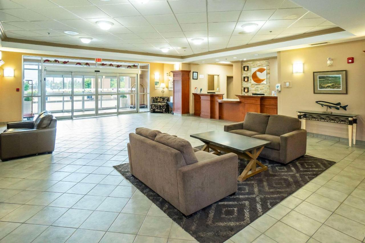 Comfort Inn & Suites Салмон Арм Экстерьер фото