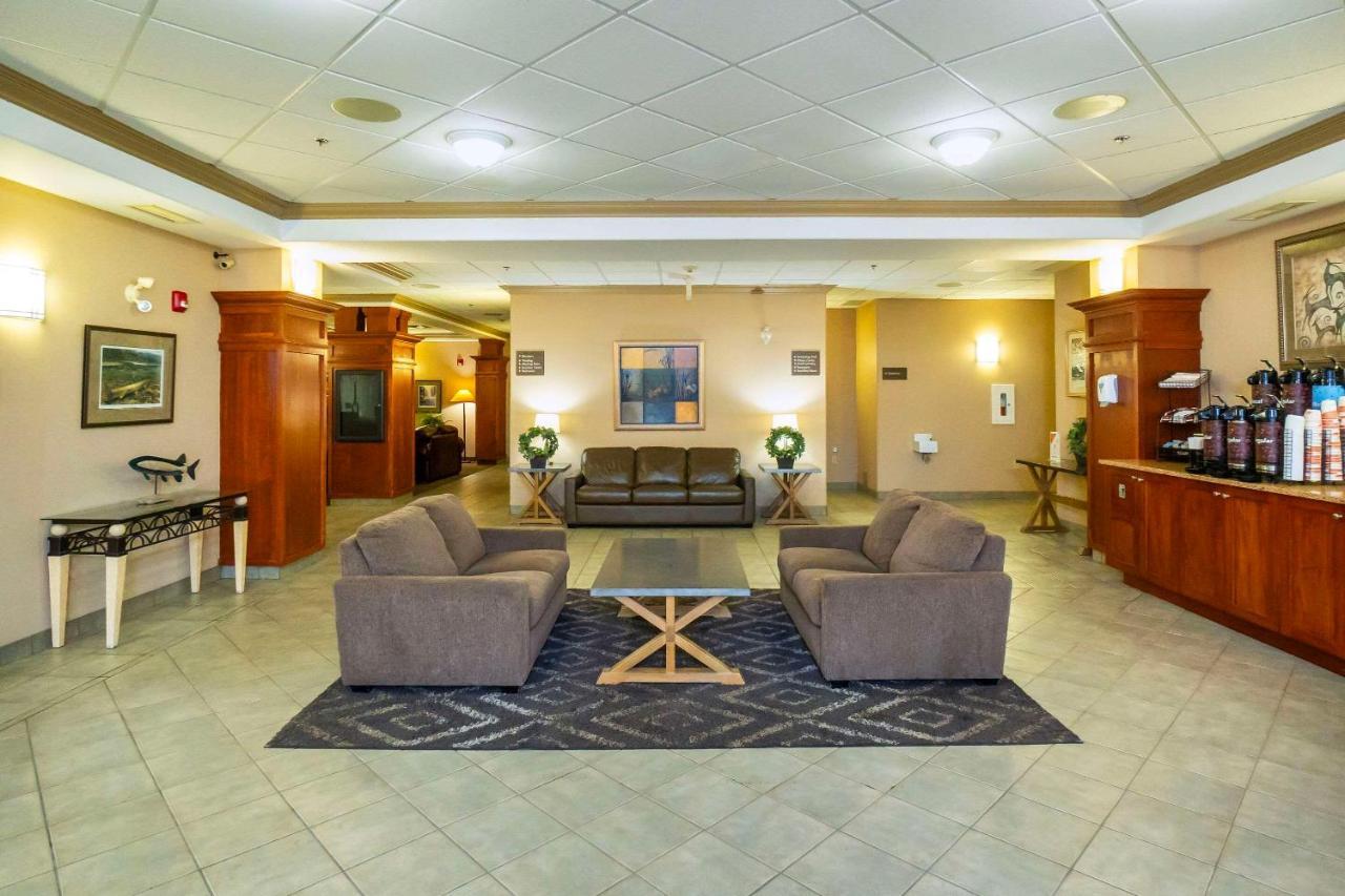 Comfort Inn & Suites Салмон Арм Экстерьер фото