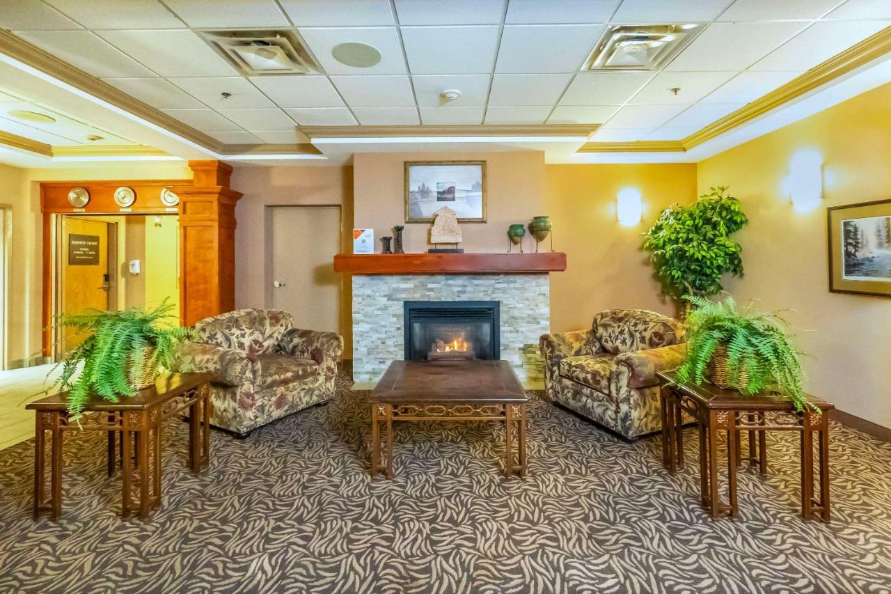 Comfort Inn & Suites Салмон Арм Экстерьер фото