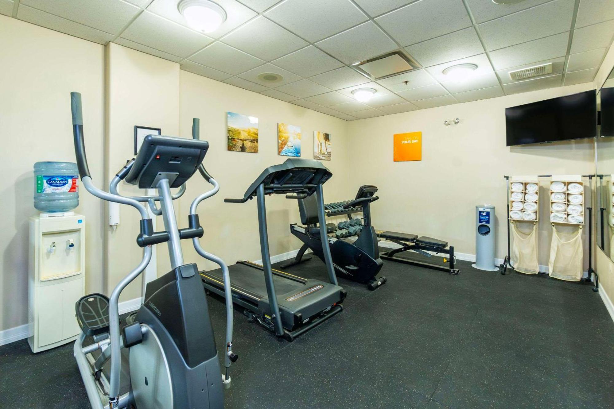 Comfort Inn & Suites Салмон Арм Экстерьер фото