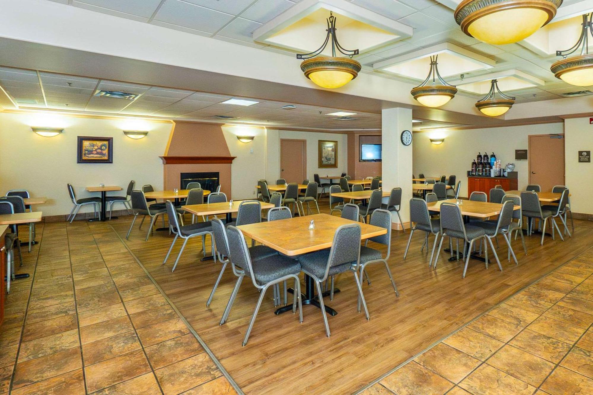 Comfort Inn & Suites Салмон Арм Экстерьер фото