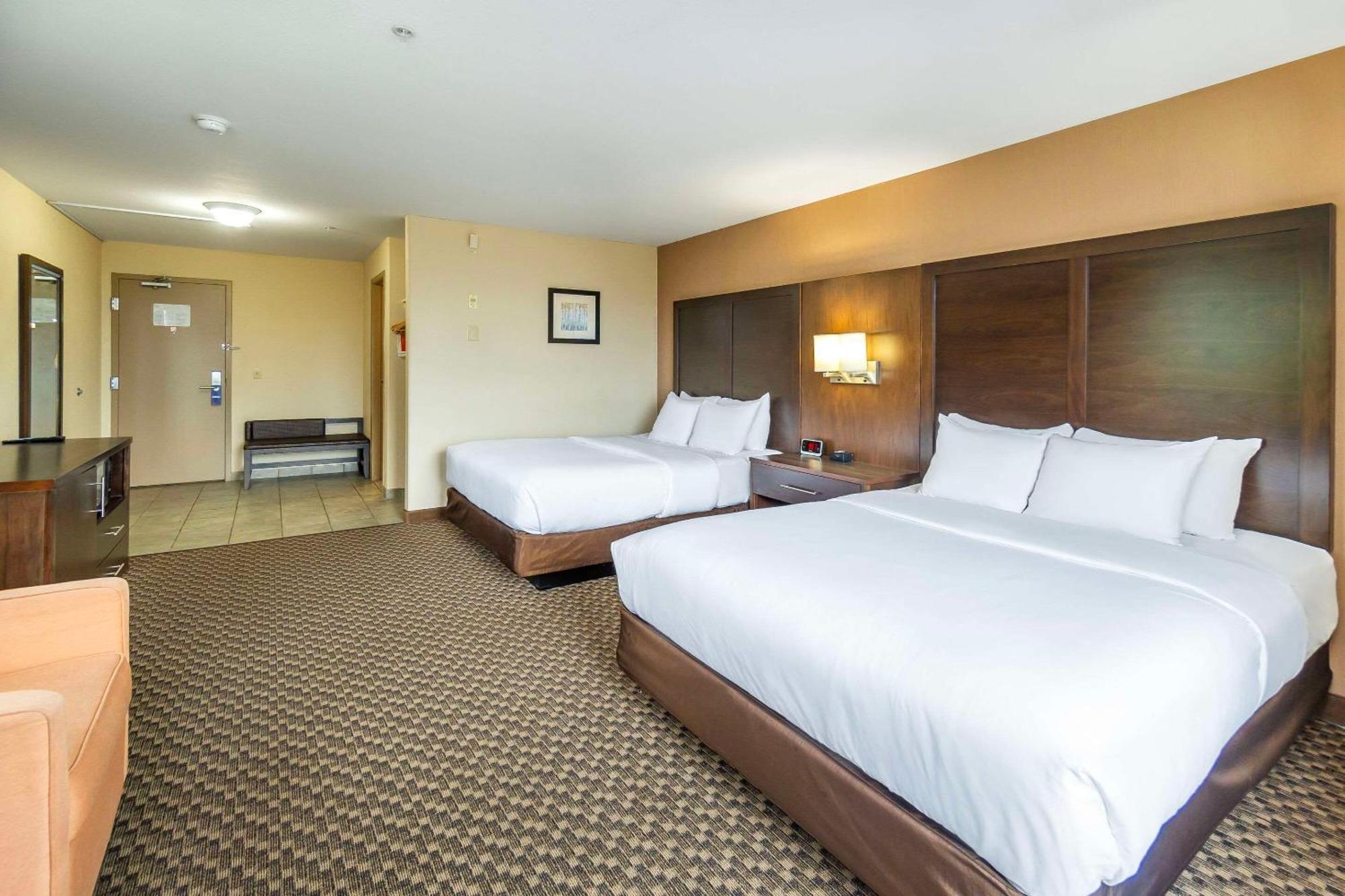 Comfort Inn & Suites Салмон Арм Экстерьер фото