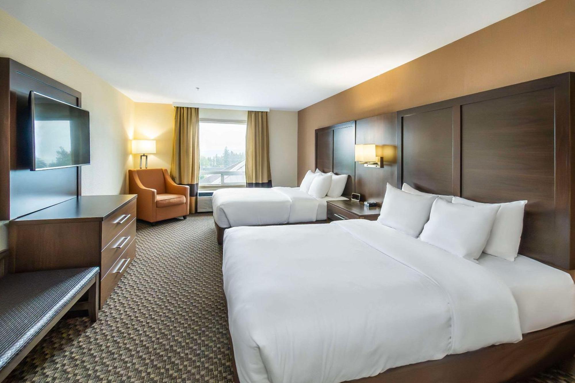 Comfort Inn & Suites Салмон Арм Экстерьер фото