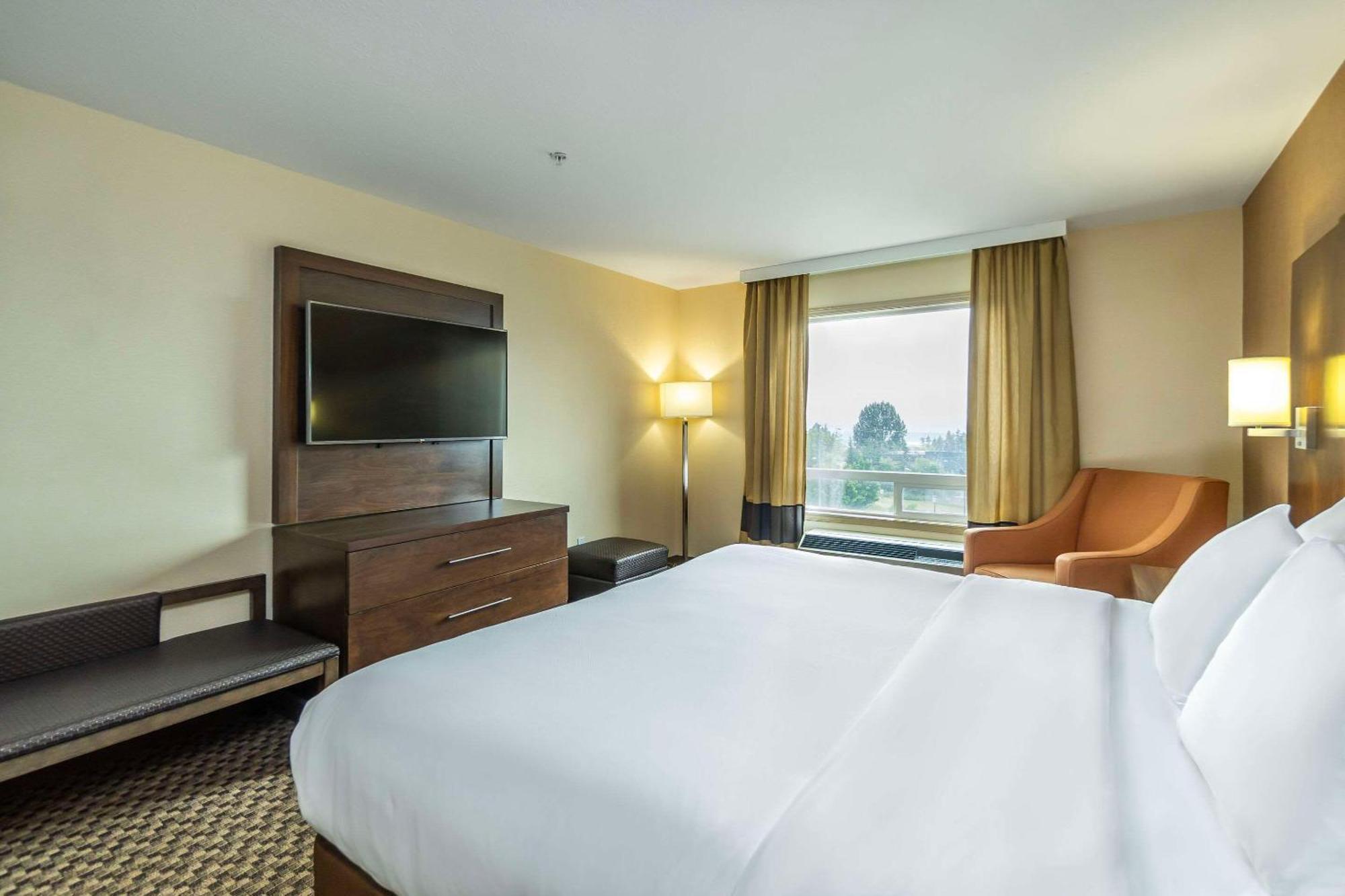 Comfort Inn & Suites Салмон Арм Экстерьер фото