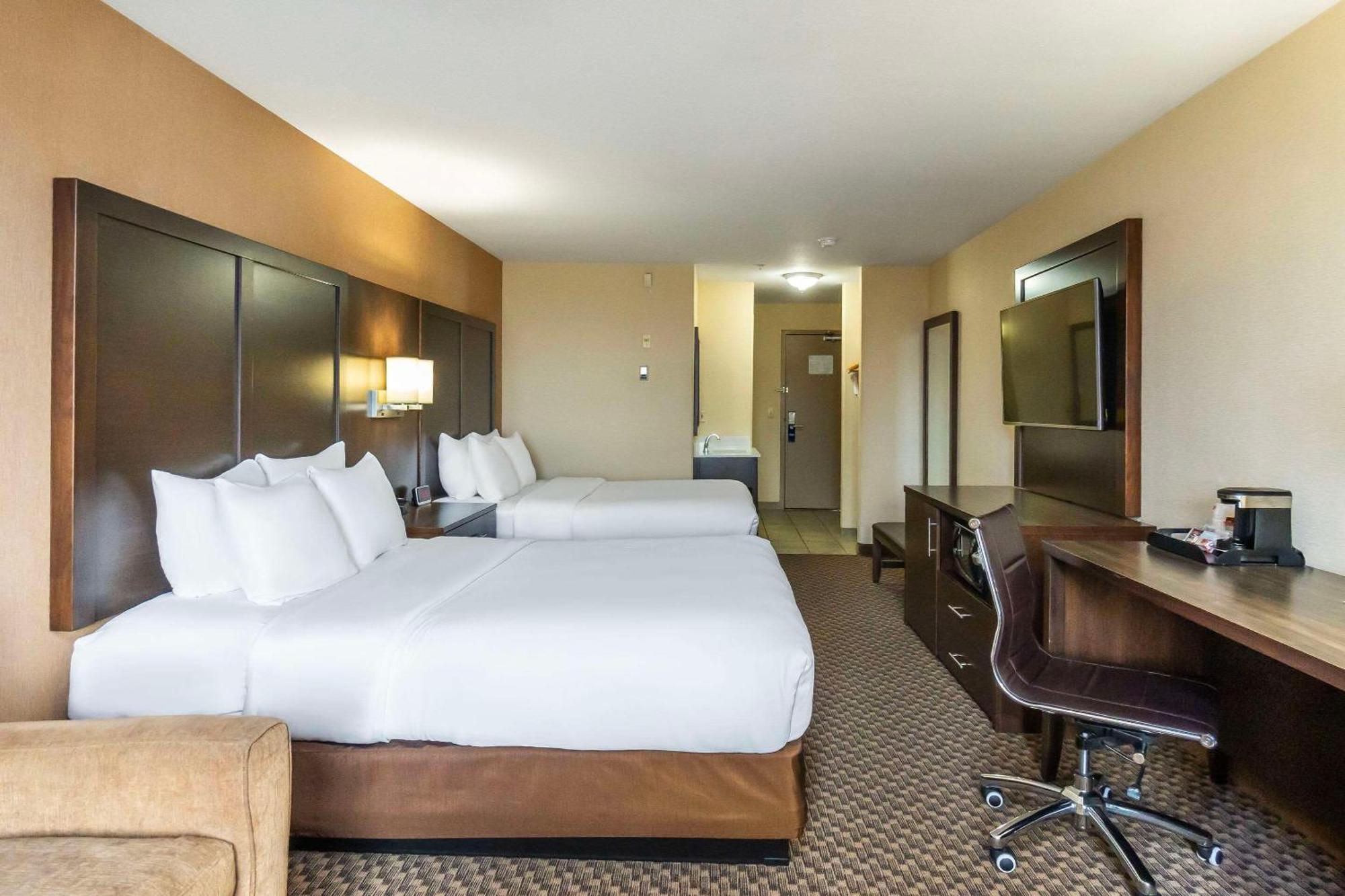 Comfort Inn & Suites Салмон Арм Экстерьер фото