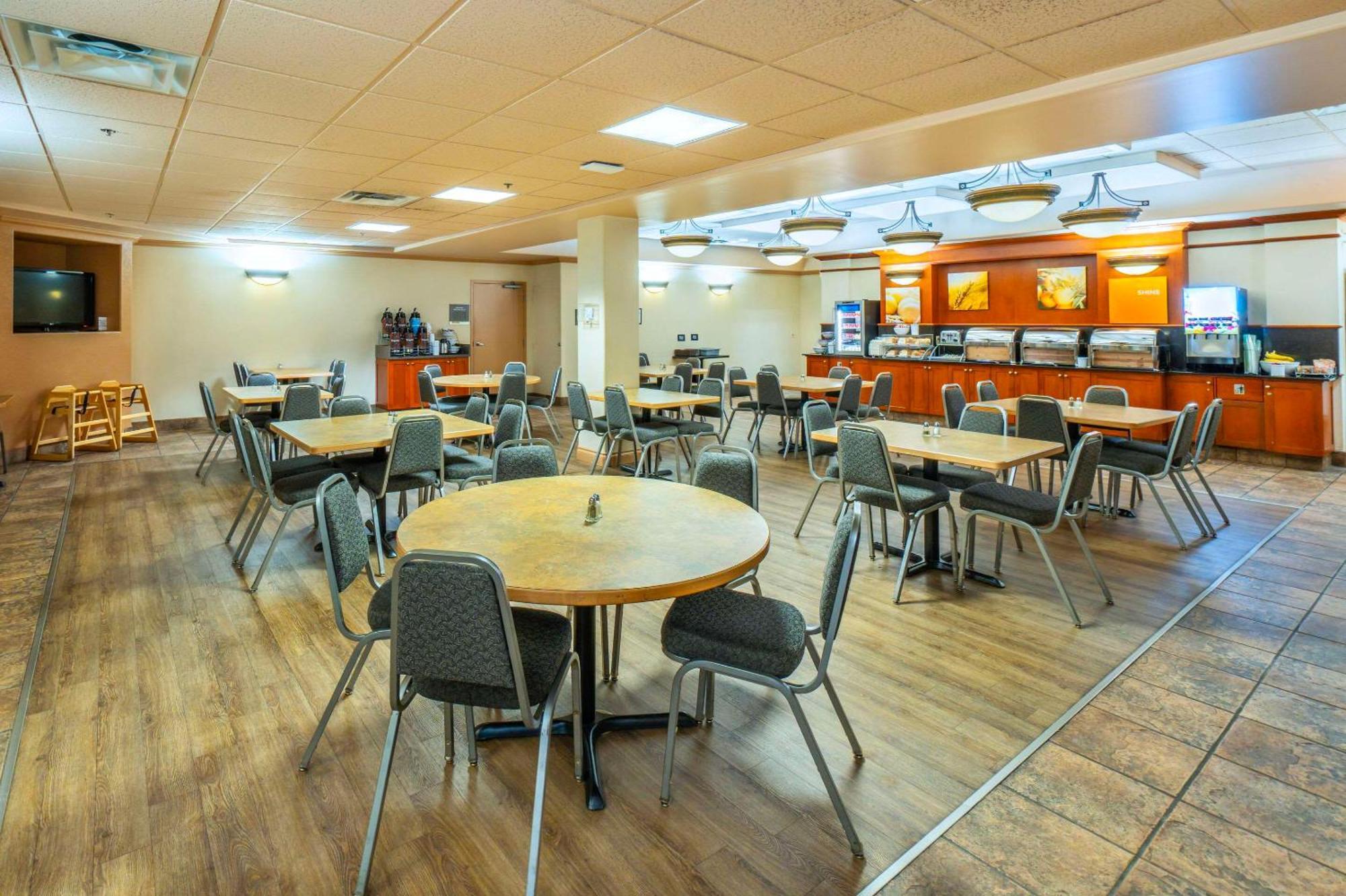 Comfort Inn & Suites Салмон Арм Экстерьер фото