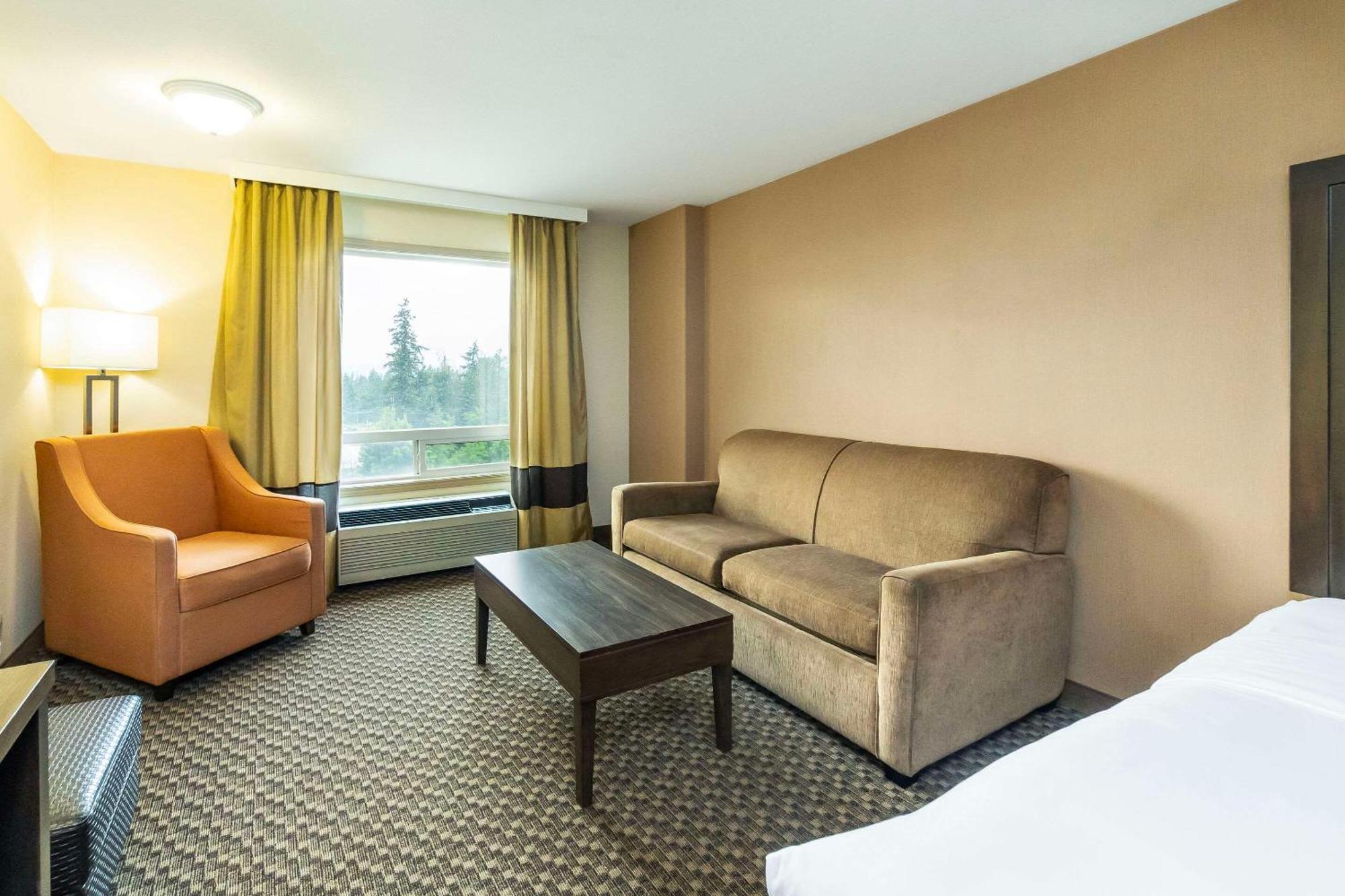 Comfort Inn & Suites Салмон Арм Экстерьер фото