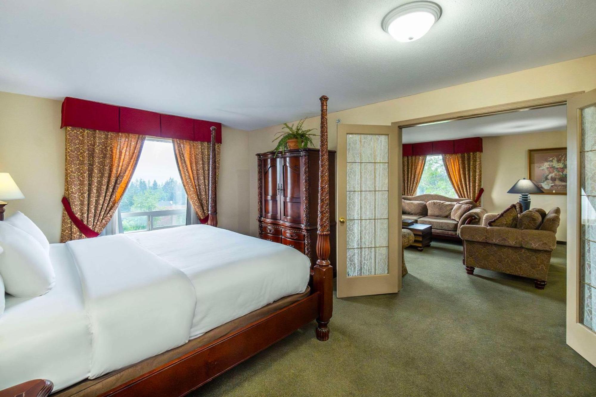 Comfort Inn & Suites Салмон Арм Экстерьер фото