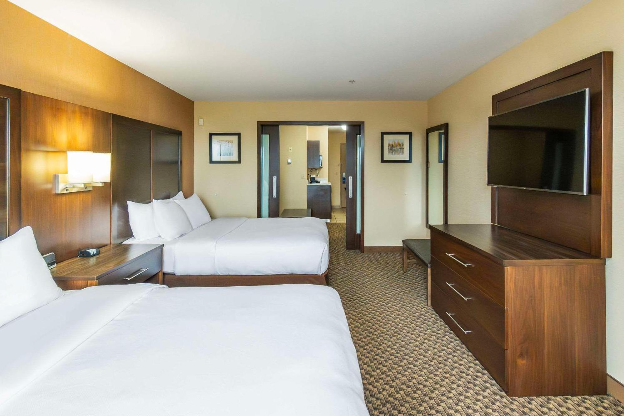 Comfort Inn & Suites Салмон Арм Экстерьер фото