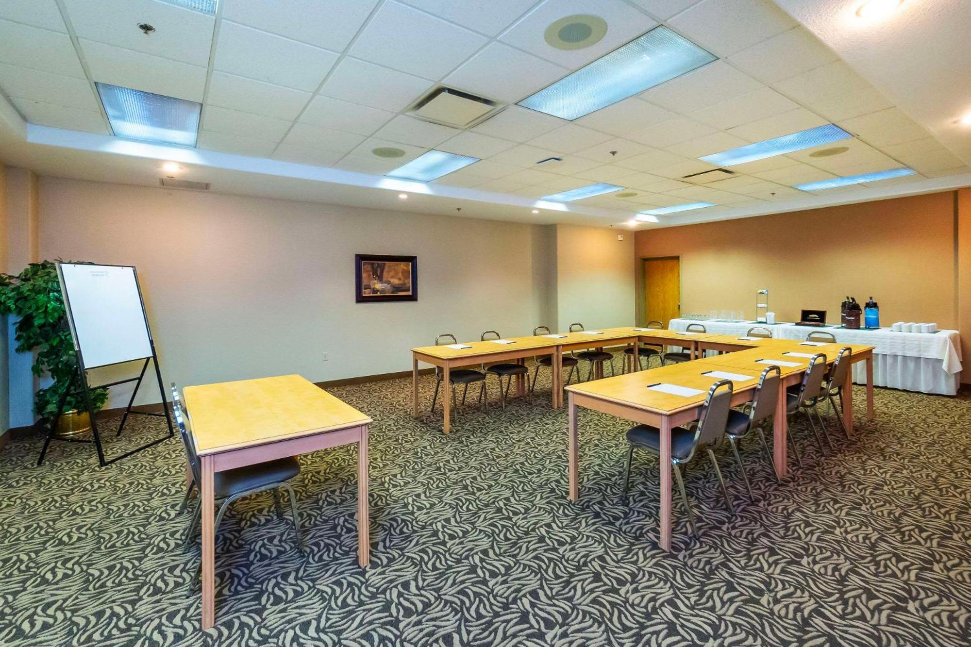 Comfort Inn & Suites Салмон Арм Экстерьер фото
