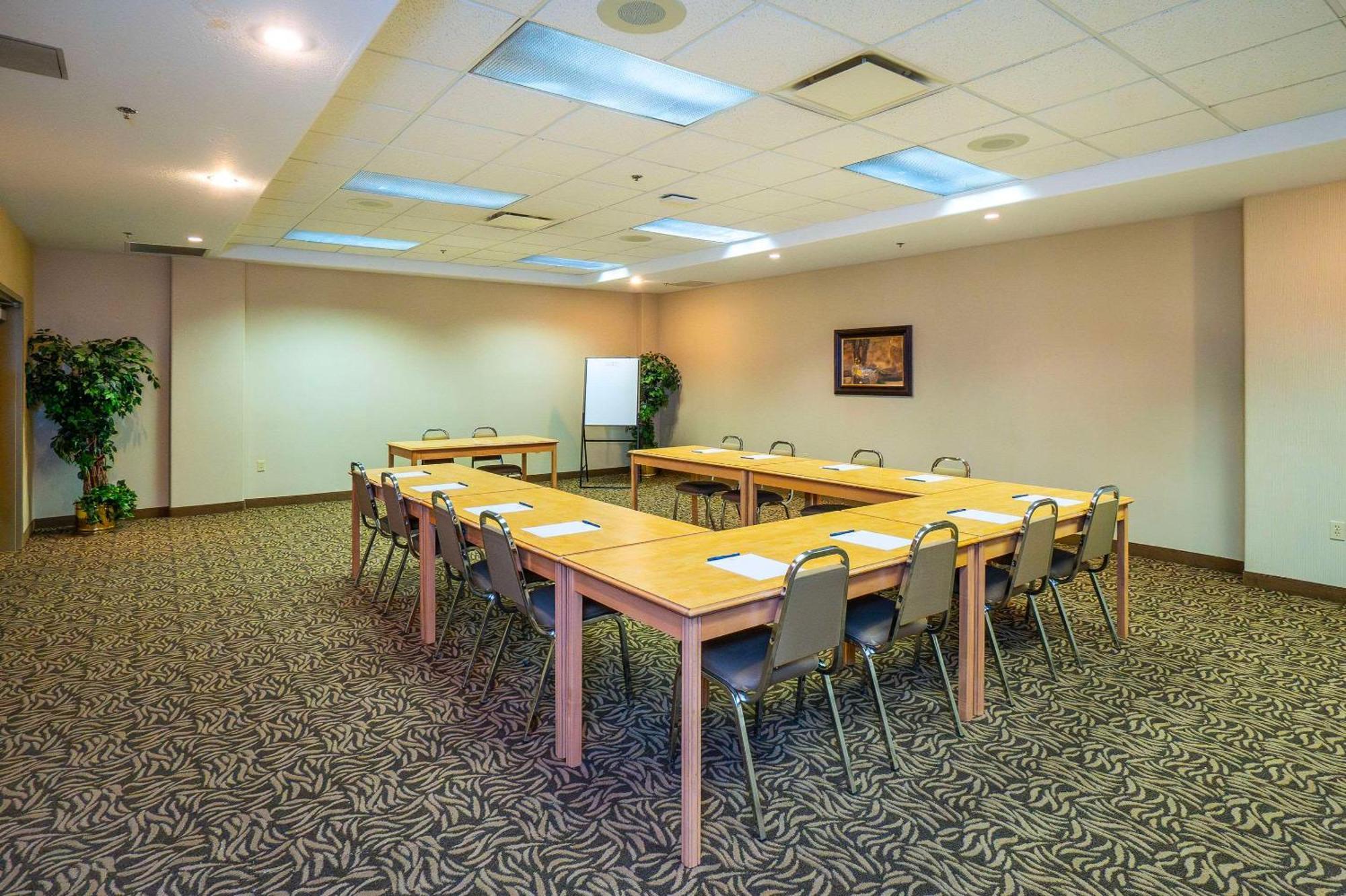 Comfort Inn & Suites Салмон Арм Экстерьер фото