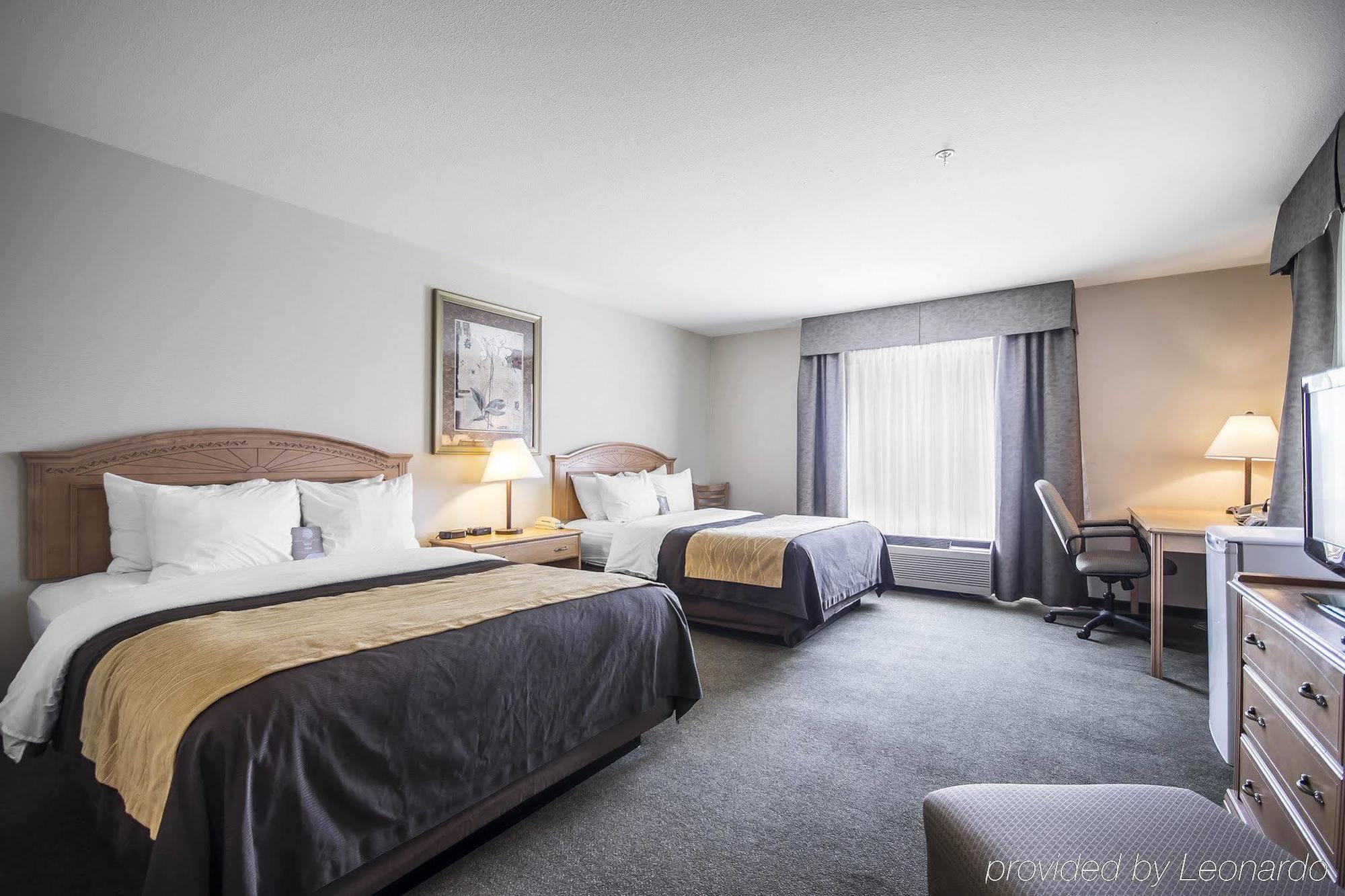 Comfort Inn & Suites Салмон Арм Экстерьер фото
